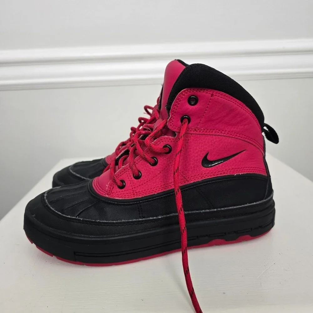 Nike ACG Youth Woodside II High Distance Duck Boots Sz 5Y Red/Black Winter Snow